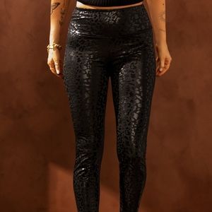 Black Shiny Leopard Textured Leggings